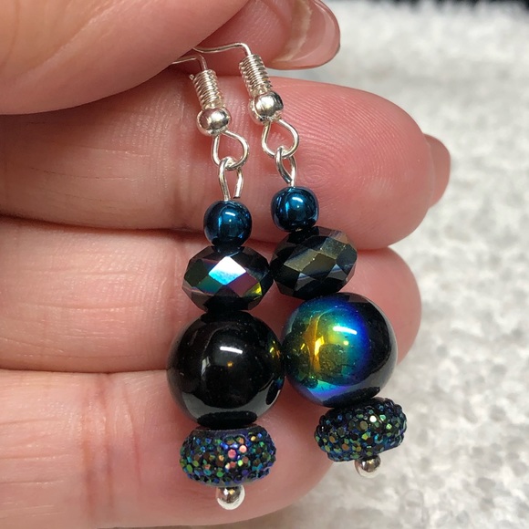 🦋🖤blue and black earrings -very pretty NWOT - Picture 4 of 10